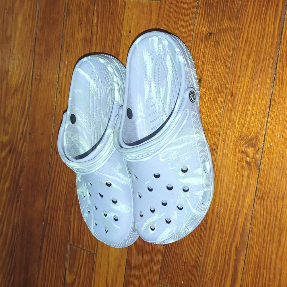 CROCS Men's Lavender & White Sandals with Ventilation Holes Size 10 - Picture 2 of 3